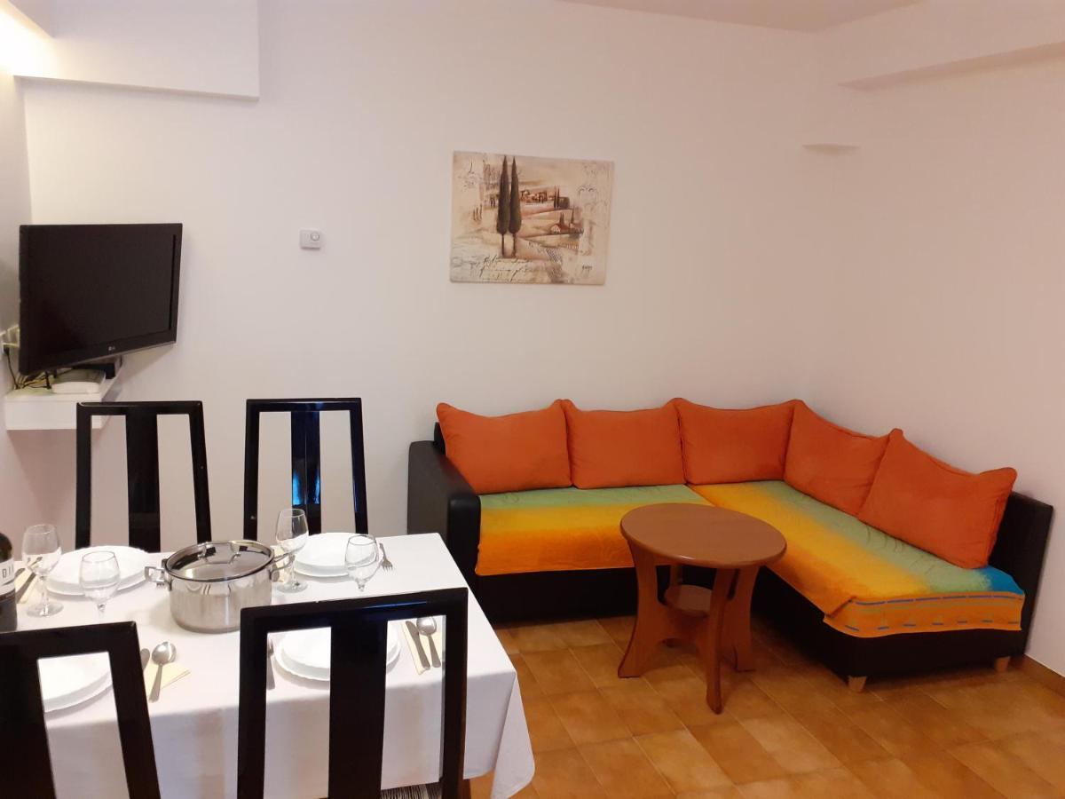 App Milka Apartment Porec Ngoại thất bức ảnh
