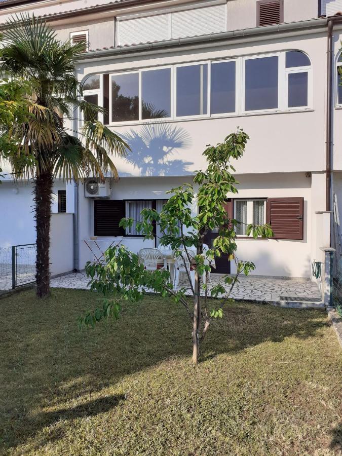 App Milka Apartment Porec Ngoại thất bức ảnh
