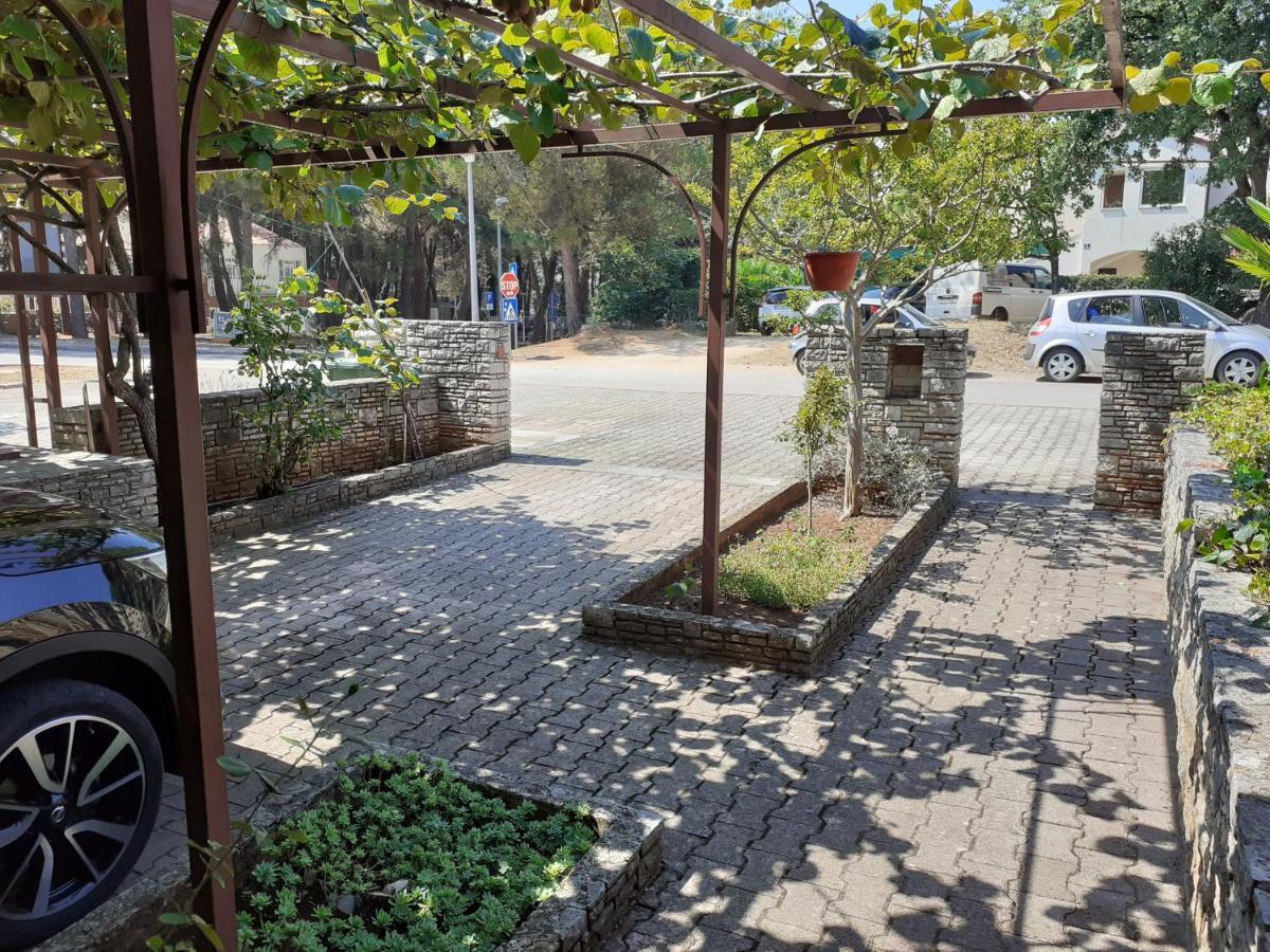 App Milka Apartment Porec Ngoại thất bức ảnh