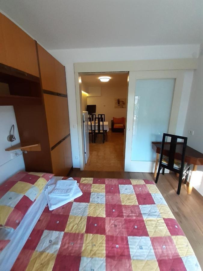 App Milka Apartment Porec Ngoại thất bức ảnh