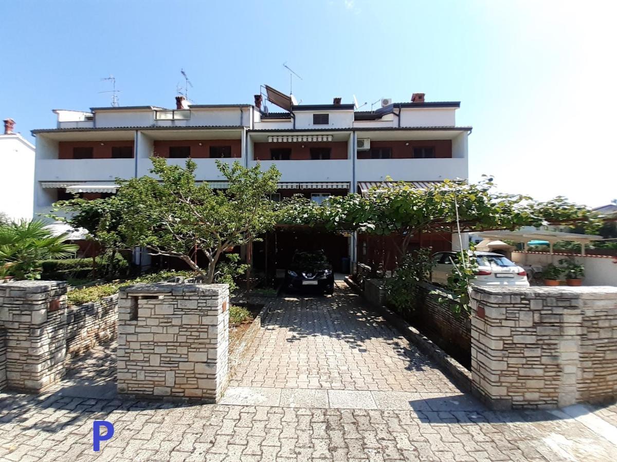 App Milka Apartment Porec Ngoại thất bức ảnh