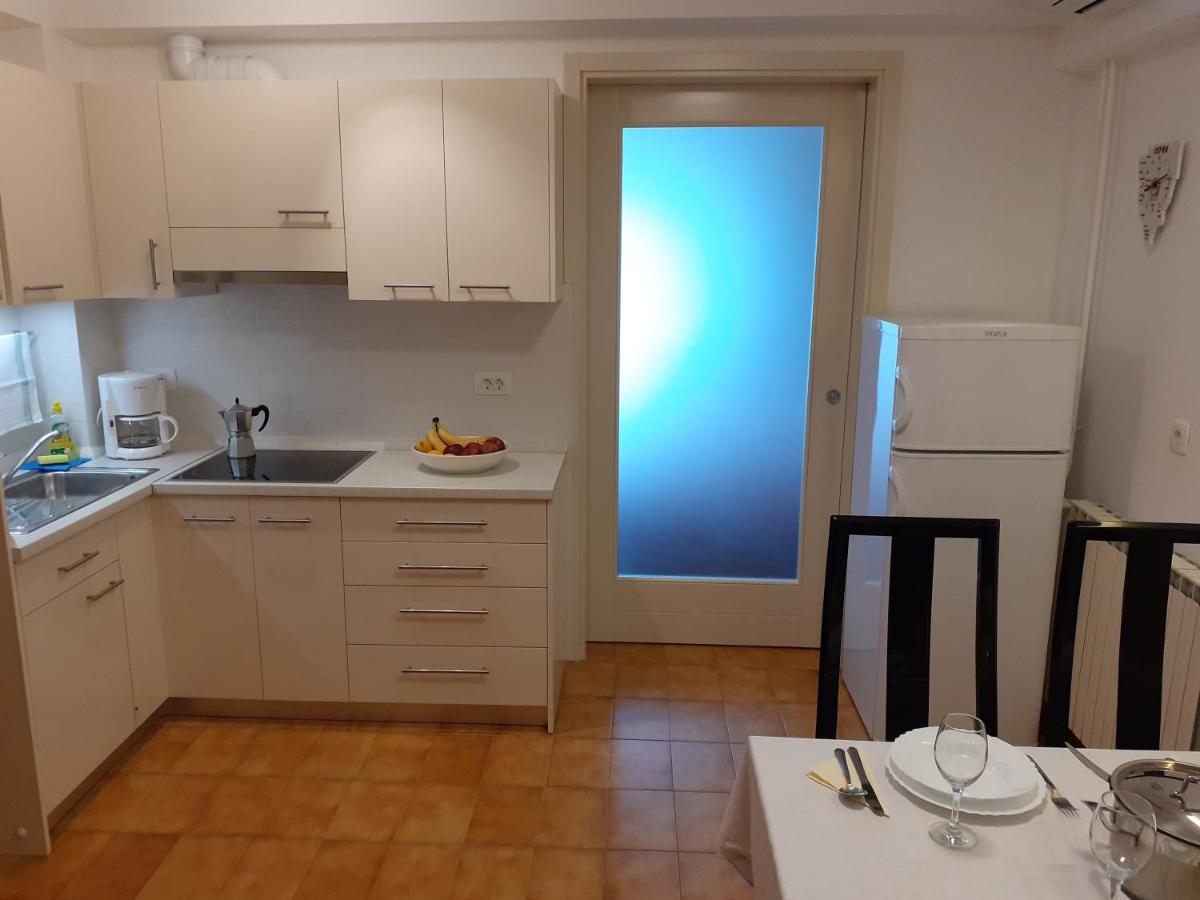 App Milka Apartment Porec Ngoại thất bức ảnh