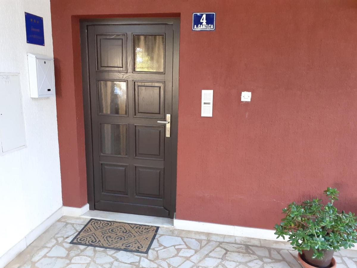 App Milka Apartment Porec Ngoại thất bức ảnh