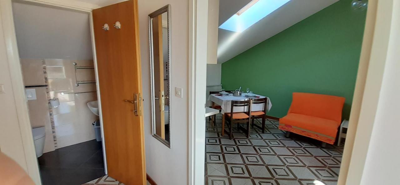 App Milka Apartment Porec Ngoại thất bức ảnh