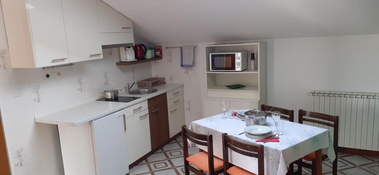 App Milka Apartment Porec Ngoại thất bức ảnh